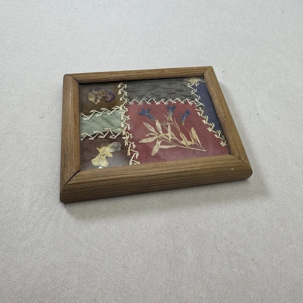 3x5 Vintage Cloth & Dried Flowers In‎ Frame